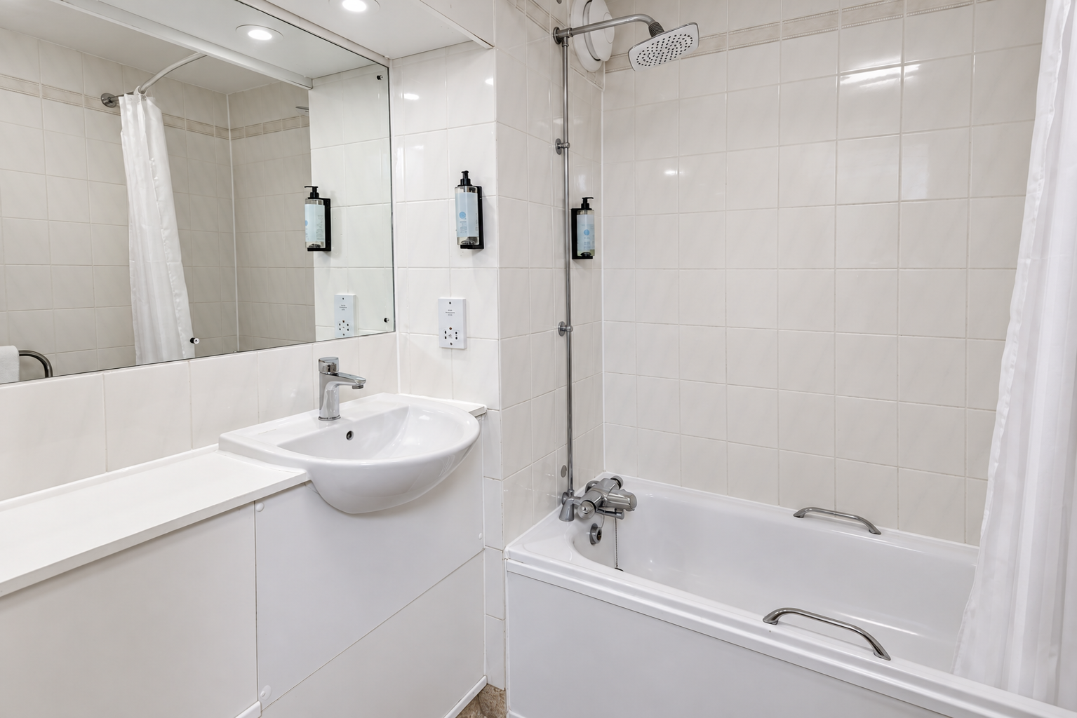 Deluxe Double Room at Casa Mere Hotel — photo 6 of 6